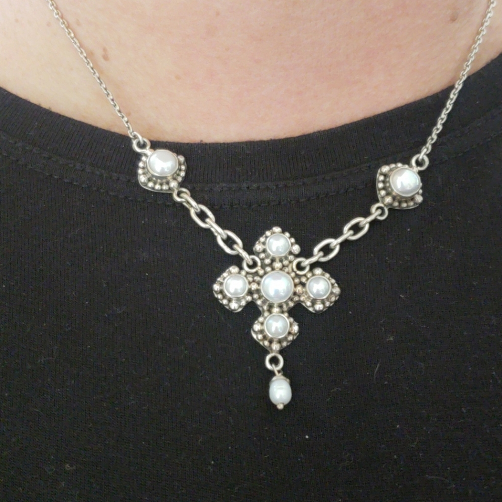 BEAUTIFUL STERLING AND PEARL NECLACE